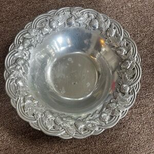 Vintage Wilton Wilton Armetale Oak Leaf and Acorn Round Serving Bowl